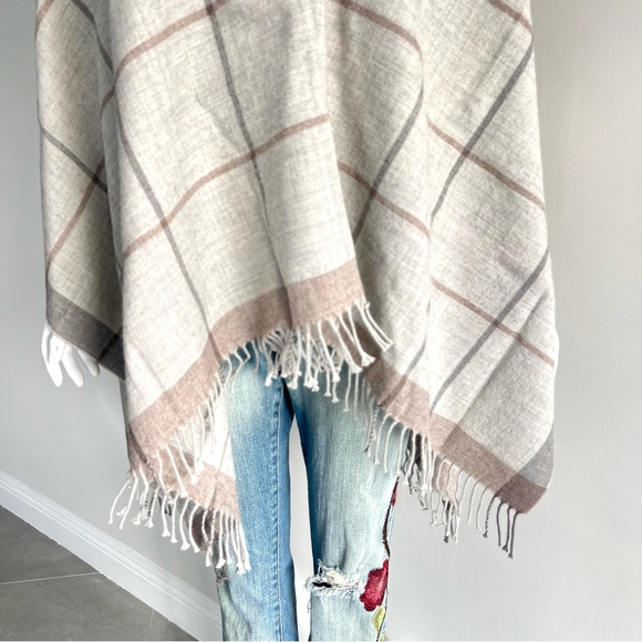 EILEEN FISHER Gray 100% Alpaca Plaid Checkered Fringed Shawl Wrap Cape Poncho - Picture 3 of 13